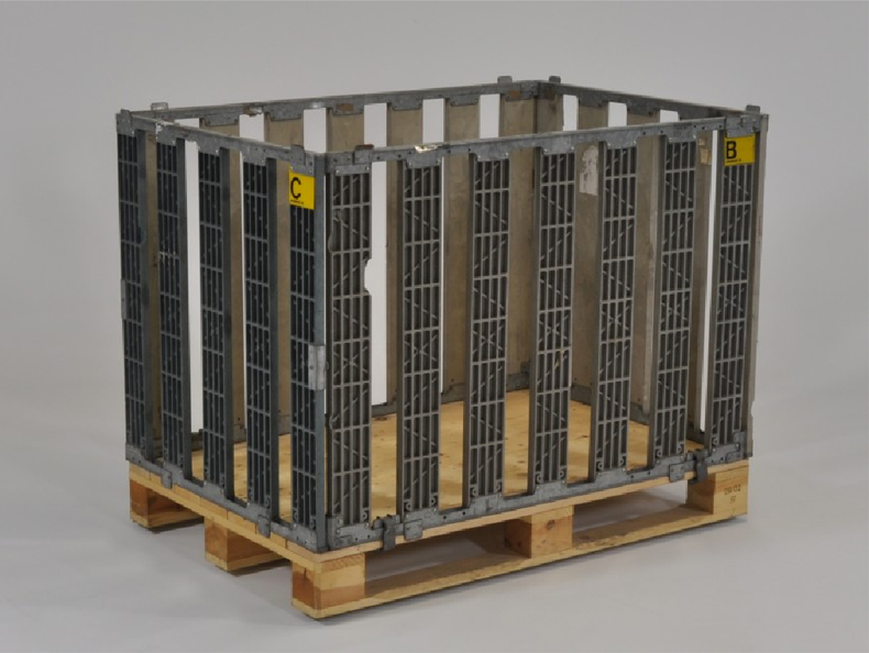 De palletbox van Omega Containers waarmee uw ICT materiaal opgehaald wordt.